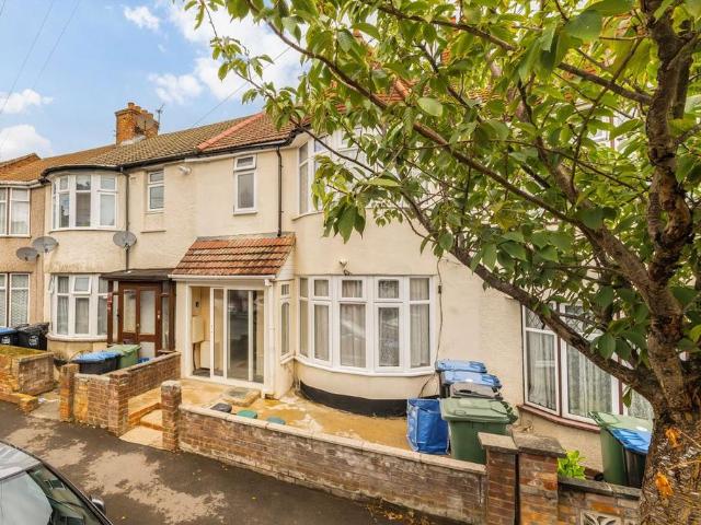 Maybank Avenue, Wembley HA0 Flat to rent £1,175 pcm £271 pw