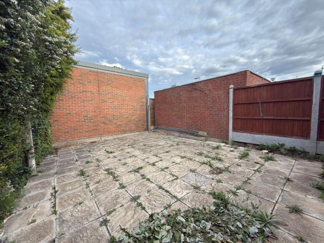 Maybank Road E18, 2 bed flat to rent, £1,900 pcm | PrimeLocation
