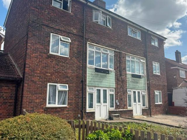 Maybury Road, Barking IG11, 4 bed flat to rent, £2,400 pcm | PrimeLocation