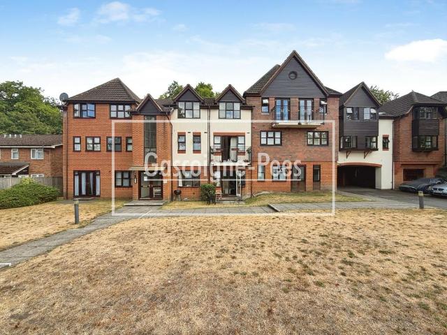 Maybury Road, Woking, GU21 1 bed flat to rent £1,300 pcm £300 pw