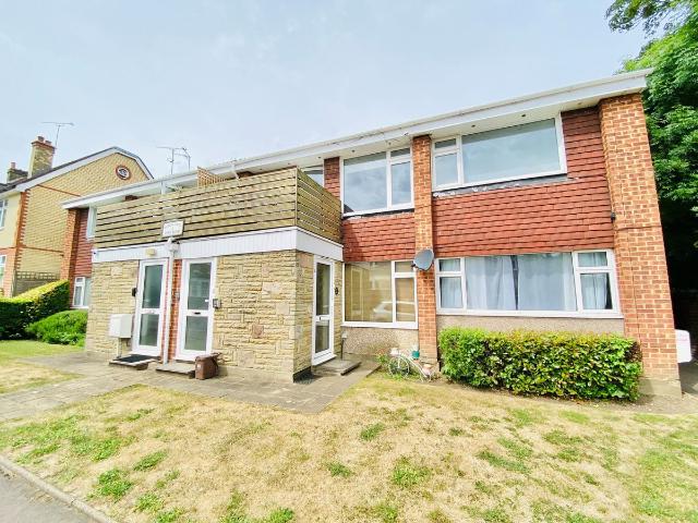 Maycote Lodge, Park Road, New Barnet EN4, 2 bed flat to rent, £1,800 pcm | PrimeLocation