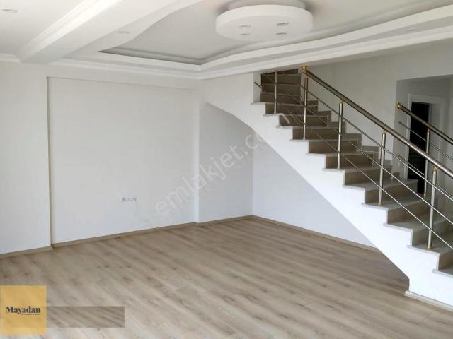 Maydan, 170 M2, 4+1 Odalı, 2 Mutfaklı, Teraslı, Ebeveyn Banyolu