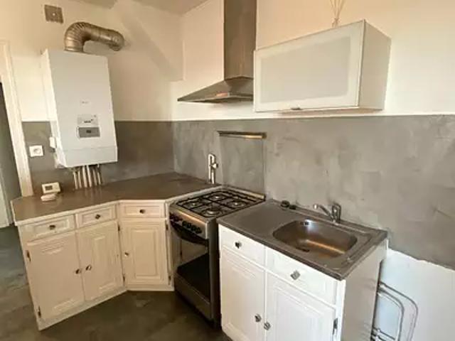 Mayenne 53100 Location appartement 2 pièces t2 au dernier étage parking