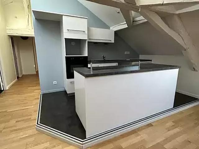Mayenne 53100 Location appartement 1 pièce t1 au dernier étage