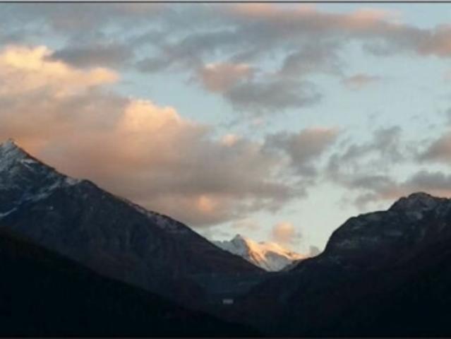 Mayens/Scheune wird renoviert mit Blick auf die Walliser Alpen