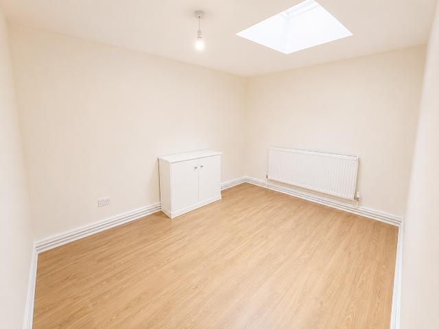 Mayesbrook Road, Ilford IG3, 2 bed flat to rent, £1,495 pcm | PrimeLocation