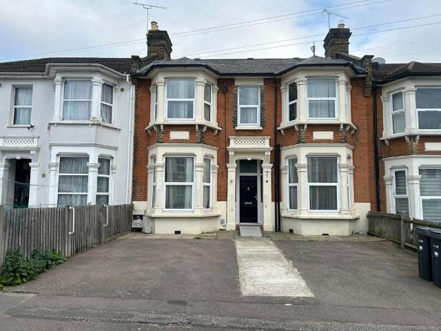 Mayfair Avenue, Essex, IG1 6 bed terraced house to rent £4,500 pcm £1,038 pw