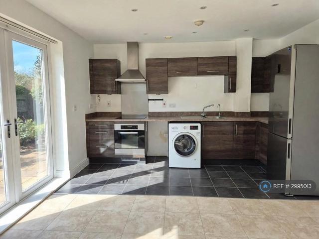 Mayfair Court, Hounslow, TW5 2 bed flat to rent £1,800 pcm £415 pw