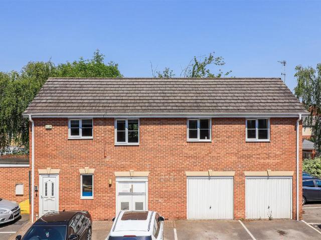 Mayfair Court, Wakefield WF2, 2 bed flat to rent, £865 pcm | PrimeLocation