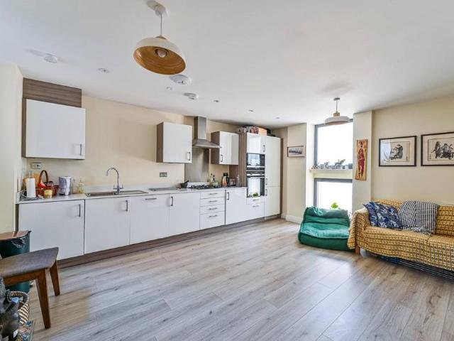 Mayfair Court, 61 Worple Road, London, SW19 4LB, United Kingdom | 2 bed apartment for rent #138510936 | Rentberry