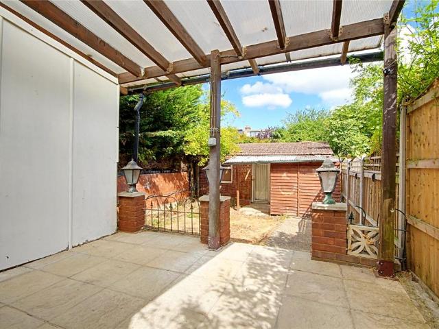 Mayfair Gardens, London, N17 4 bed terraced house to rent £2,700 pcm £623 pw