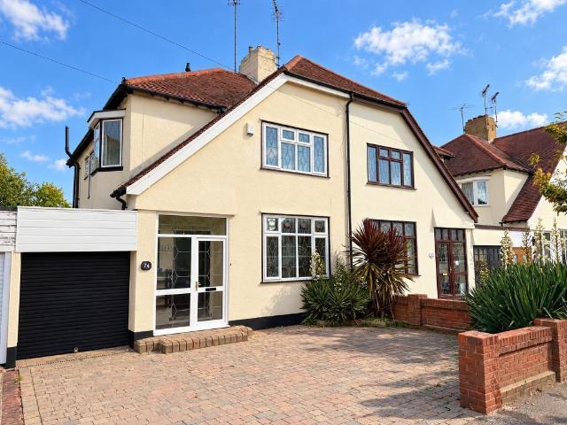 Mayfield Avenue, Southend on Sea. 4 bed semi detached house to rent £2,200 pcm £508 pw