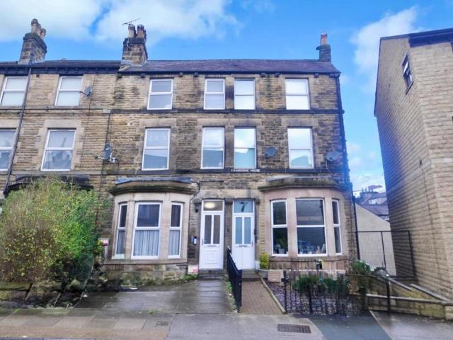 Mayfield Grove, Harrogate, North. Studio to rent £850 pcm £196 pw