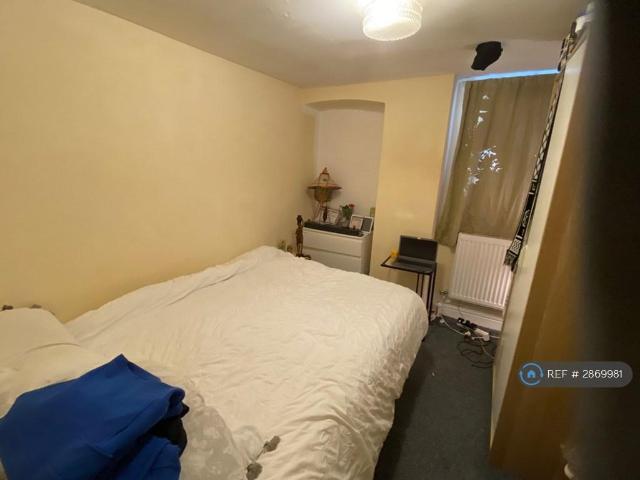 Mayfield Road, Manchester, M16 1 bed in a house share to rent £435 pcm £100 pw
