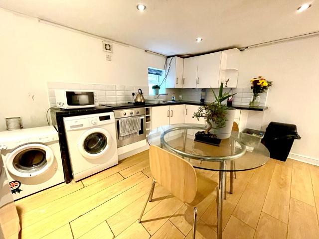 Mayfield Road, Manchester M16, 2 bed flat to rent, £1,300 pcm | PrimeLocation