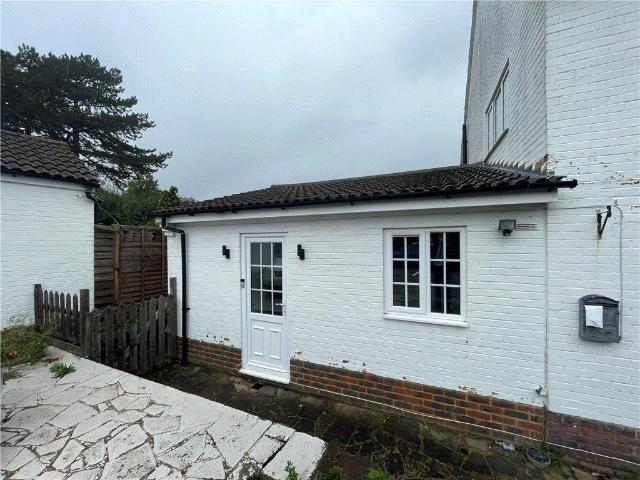 Mayford Green, Woking, Surrey, GU22 1 bed bungalow to rent £1,290 pcm £298 pw