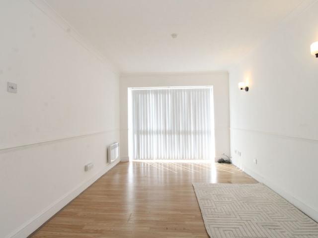 Mayne Avenue, Leagrave, Luton LU4, 2 bed flat to rent, £1,250 pcm | PrimeLocation