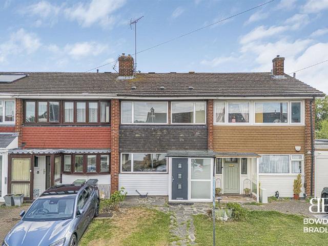 Maypole Drive, Chigwell IG7, 2 bed terraced house to rent, £1,750 pcm | PrimeLocation