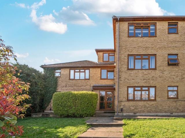 Mayplace Road East Bexleyheath DA7 2 bed flat to rent £1,750 pcm £404 pw