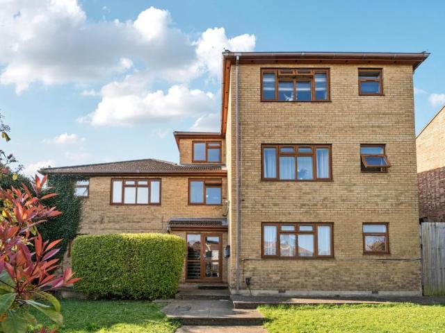 Mayplace Road East Bexleyheath DA7 2 bed flat to rent £1,750 pcm £404 pw