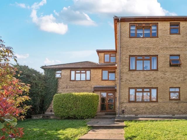 Mayplace Road East, Bexleyheath DA7, 2 bed flat to rent, £1,700 pcm | PrimeLocation