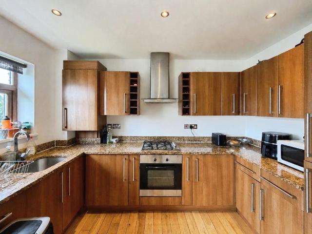 Mayplace Road East, Kent DA7 2 bed flat to rent £1,750 pcm £404 pw