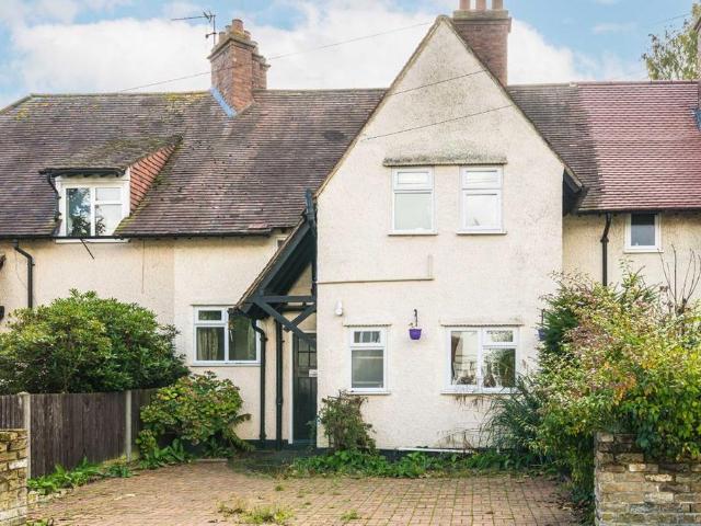 Mays Road, Teddington TW11 3 bed house to rent £2,695 pcm £622 pw