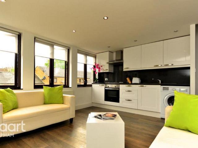 Maysoule Road, London 3 bed maisonette to rent £3,750 pcm £865 pw