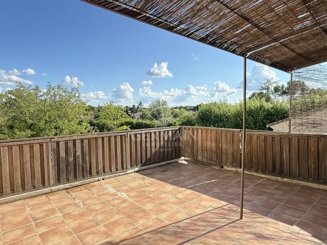 Mazan, Maison de village de type 5 avec 2 terrasses et 2 gar. 129m² Mazan