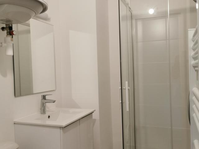Mazargues T2 32 m2 refait à neuf balcon parking