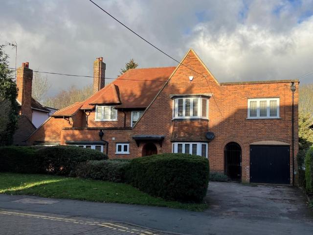 Maze Green Road, Bishop's Stortford. 4 bed detached house to rent £4,000 pcm £923 pw