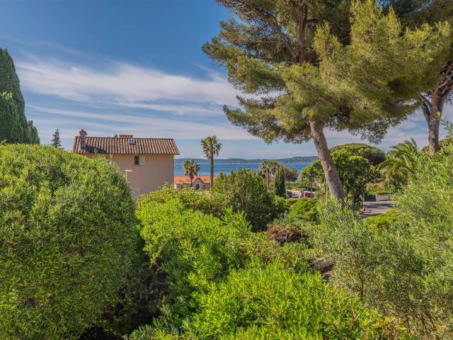 Mazet provençal avec terrasses et piscine – À pied du centre. 98m² Sainte Maxime