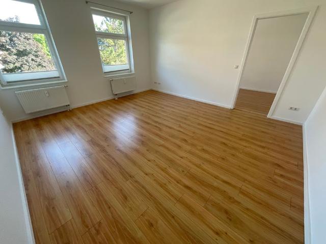 MB 01.09.2026 / JJ an CS 02.08.2026 / 2 Zimmer Wohnung mit Balkon und Tageslichtbad mit Dusche