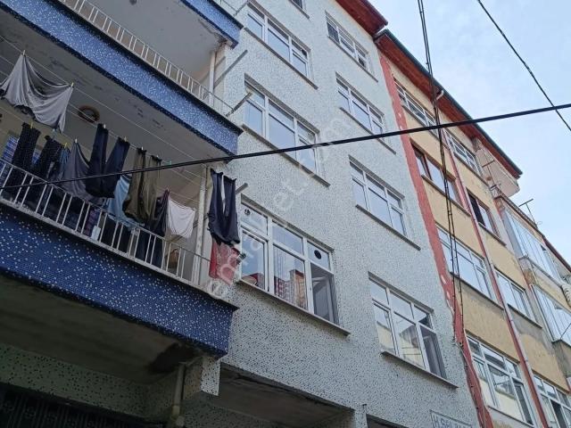 Mbt Gayrimenkul Karşıyaka Merkezi Konum Kiralık 2+1