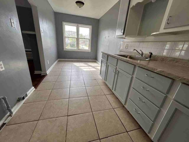 MC810/812 1 Bedroom Apartment for Rent at 810 N Glendale St, Wichita, KS 67208