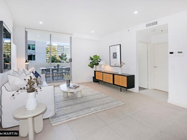 MGM MARTIN OVERSIZED ONE BEDROOM APARTMENT
