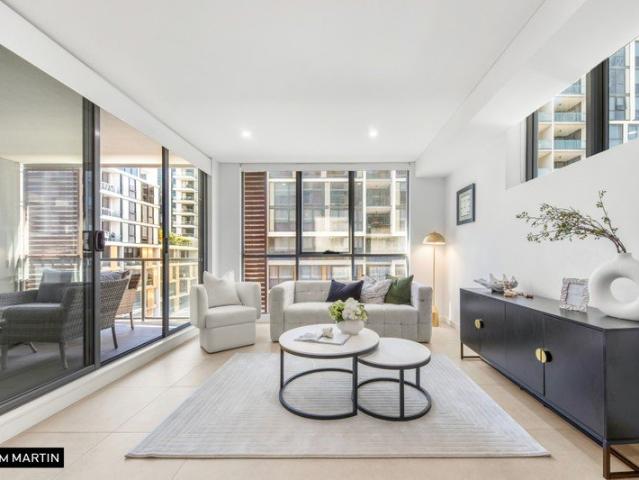 MGM MARTIN OVERSIZED ONE BEDROOM + STUDY APARTMENT