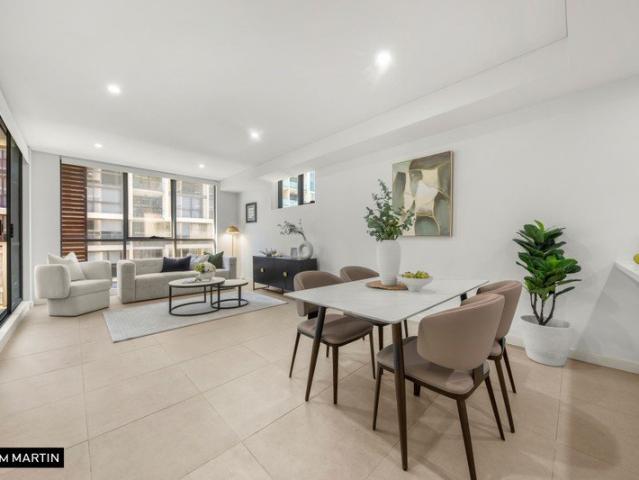MGM MARTIN OVERSIZED ONE BEDROOM + STUDY APARTMENT