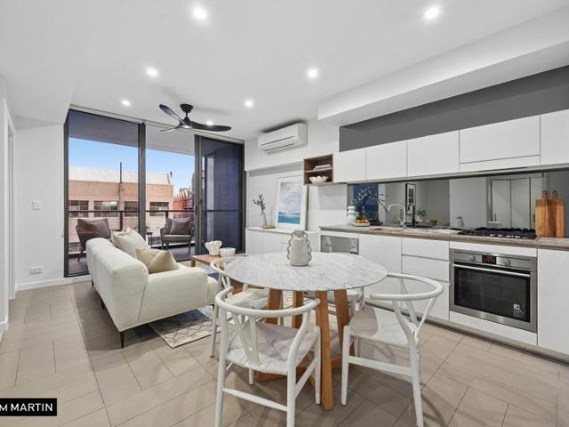 MGM MARTIN ONE BEDROOM APARTMENT PLUS STUDY