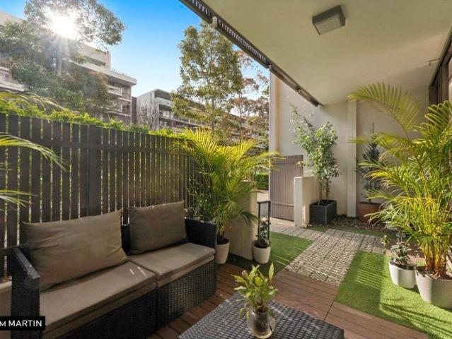 MGM MARTIN ONE BEDROOM APARTMENT PLUS STUDY