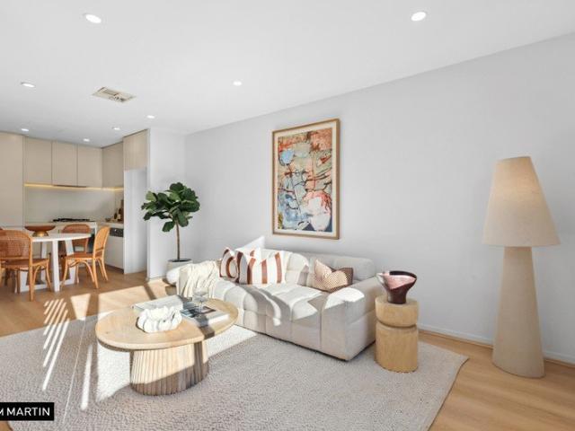 MGM MARTIN ONE BEDROOM APARTMENT + STUDY