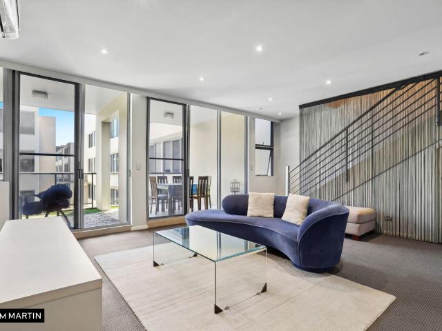 MGM MARTIN STYLISH SPLIT LEVEL FURNISHED 2 BEDROOM APARTMENT WITH MODERN AMENITIES