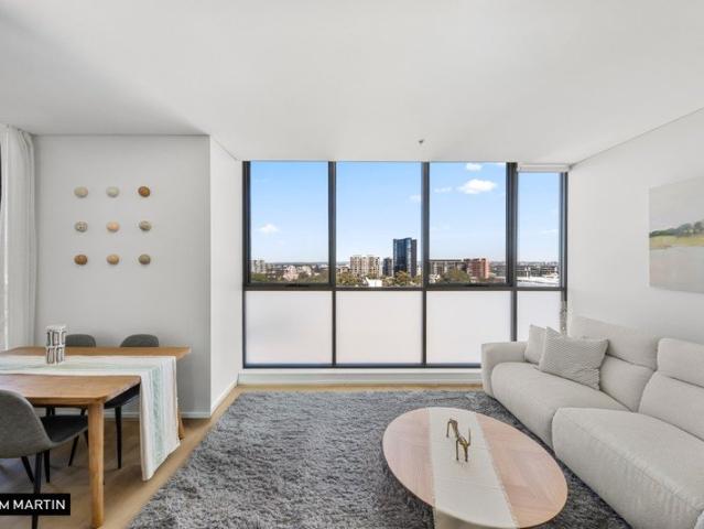MGM MARTIN SKY HIGH LIVING WITH RESORT AMENITIES