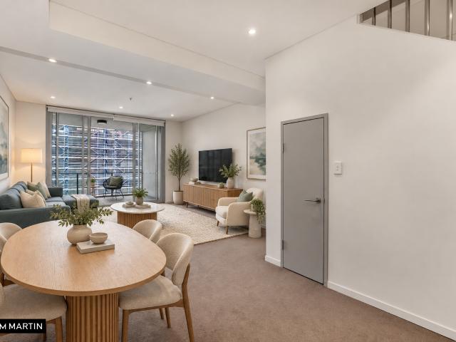 MGM MARTIN SPACIOUS TWO BEDROOM SPLIT LEVEL APARTMENT IN THE HEART OF MASCOT