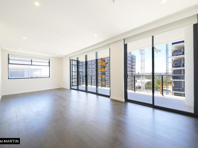 MGM MARTIN SPACIOUS 3 BEDROOM APARTMENT WITH STUNNING PANORAMIC VIEWS
