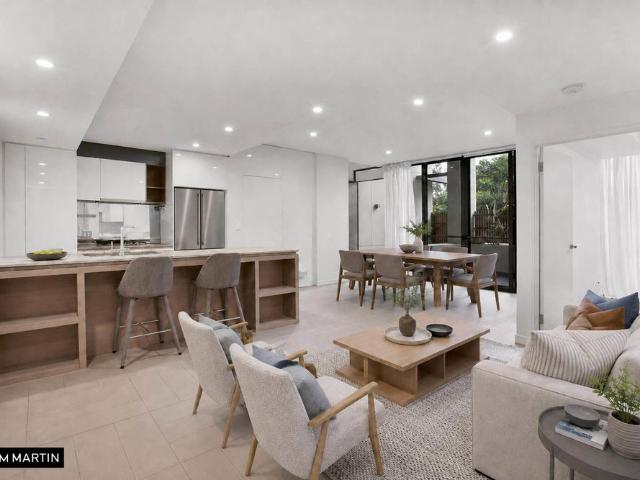 MGM MARTIN 3 BEDROOM SPLIT LEVEL APARTMENT