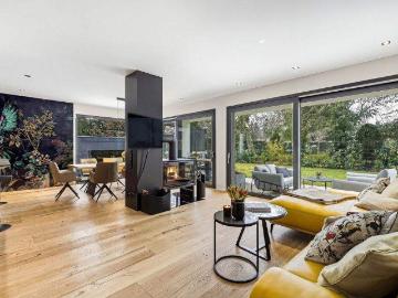 MGF Group: Familienanwesen mit Wohn Nutzfläche von 335 m²