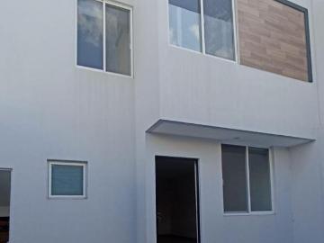 MD Venta de Casa con 125 m² de superficie de terreno y 3 recámaras, una en planta baja con baño