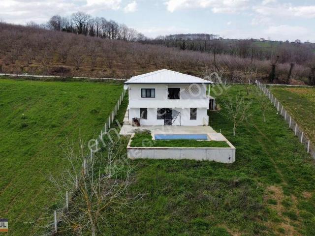 Meşelide Havuzlu Villa 1500 Dönüm İçinde