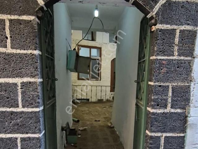 Meşhur Mahalli Sanatçı Kenan Temiz'in Doğup Büyüdüğü Tarihi Ev